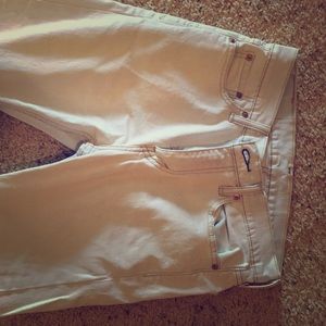 Levi’s White Denim Jeans. Size 29, 32
